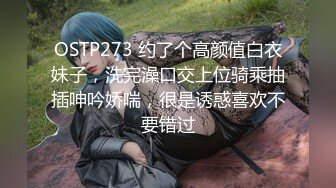 潜入公司内部公厕偷拍两个妹子的鲍鱼