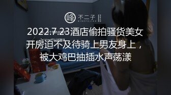  小骚逼露脸洗干净了伺候小哥哥诱惑狼友，舔鸡巴的样子好骚吸蛋蛋，深喉抽插，后入草屁股