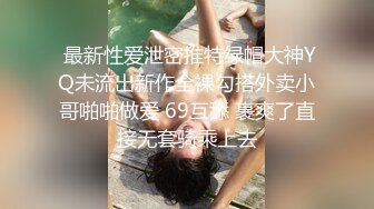  胸前玫瑰纹身无毛骚女带闺蜜一起，和炮友激情大战闺蜜旁边观战，埋头交骑乘快速打桩