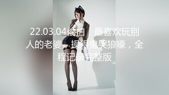 物业管理保安上门收管理费强干正在直播的制服女主播