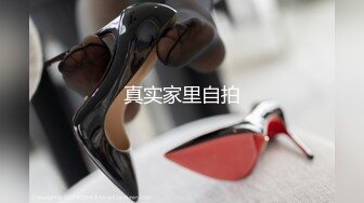 推特新晋级，极品骨感型萝莉福利姬【饭崽yiyege】露脸不雅自拍，油笔手指紫薇，阴毛还挺多的 (2)