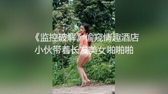 五官精致极品小女友，纯欲系小美人，半脱内裤美腿足交，慢慢插入嫩穴，主动骑乘位，深插到底