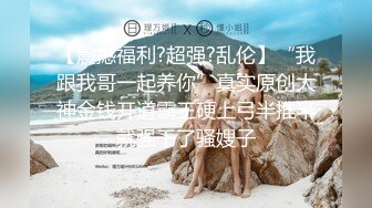 导游鲸吞女游客 观光车疯狂猛干 白嫩巨乳女游客的高潮体验地点竟在众多游客面前