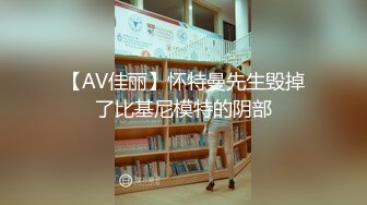 甜美大学生少罗小甜甜这笑容爱了爱了，开档丝袜全程露脸互动狼友撩骚不断，跳蛋塞逼里自慰