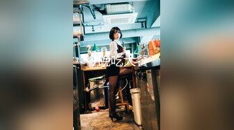 网红鸭尾猫黑丝短裙职业装性感大学美女