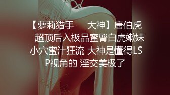 丰乳肥臀新人肉感短发美女小尺度诱惑，撩起内衣露出大白美乳，跳蛋塞内裤震动，掰穴用火腿肠摩擦阴蒂